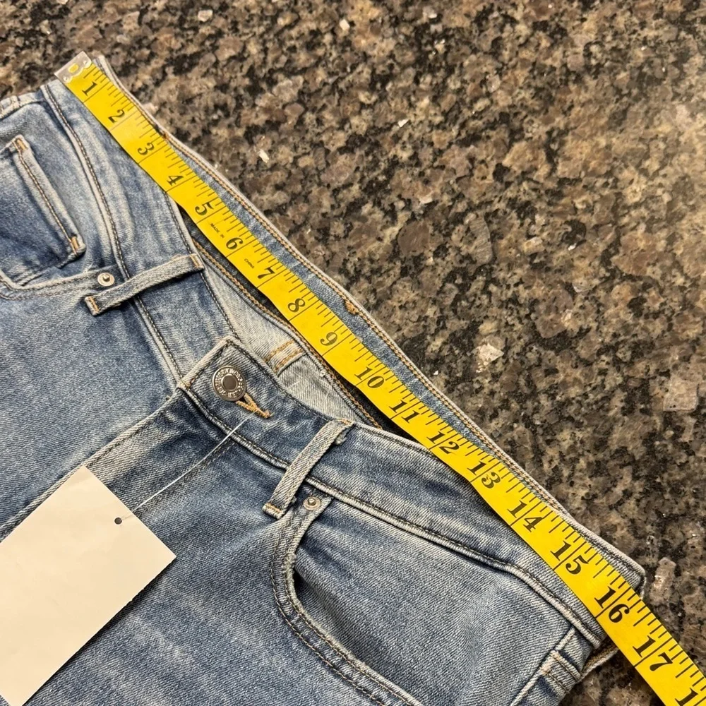 Levi's Women's 711 Skinny Jeans distressed NWT 31